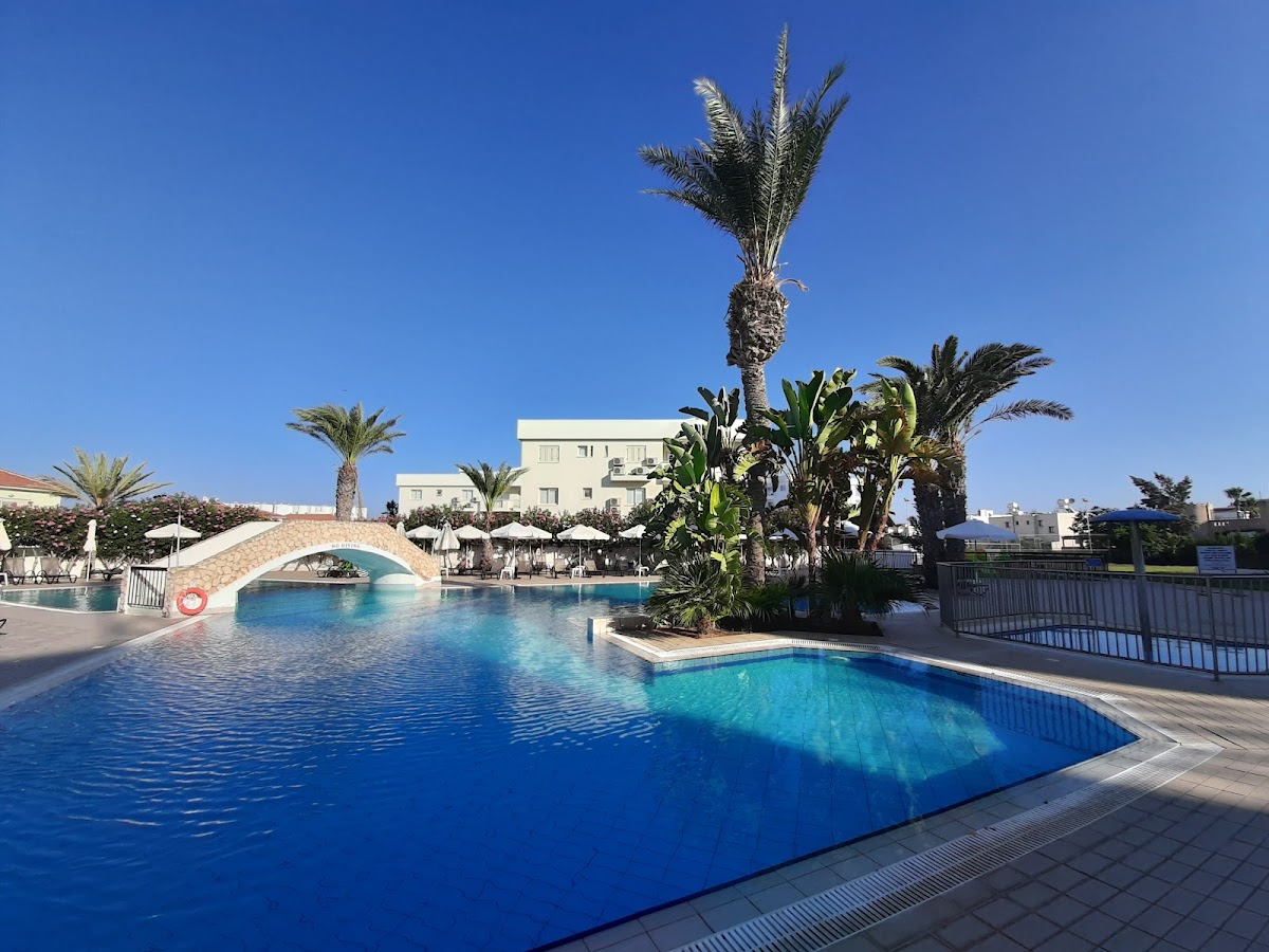 Seagull Hotel Apartments pool and garden